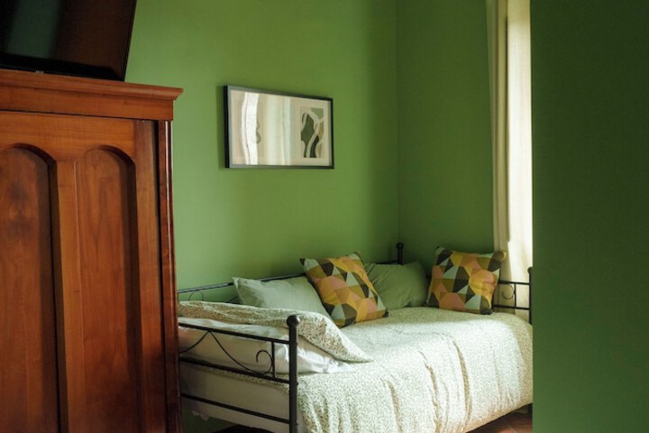 Room 3 of 32