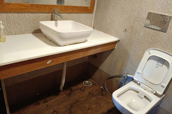 Room 12 of 14
