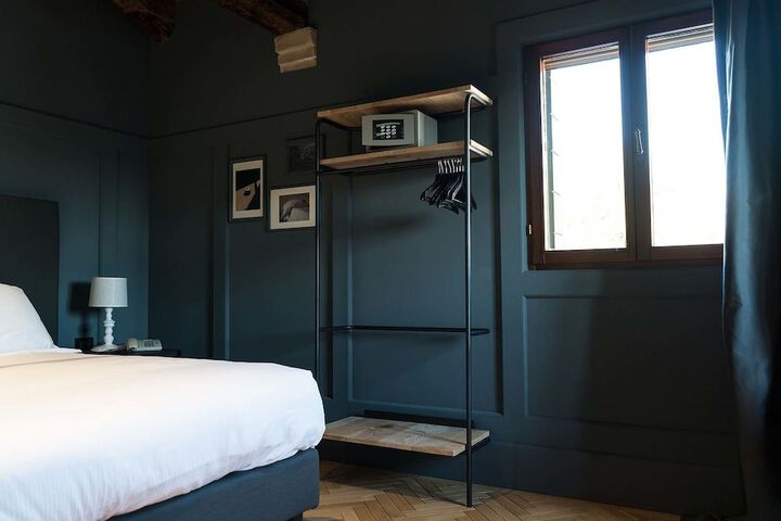 Room 4 of 36
