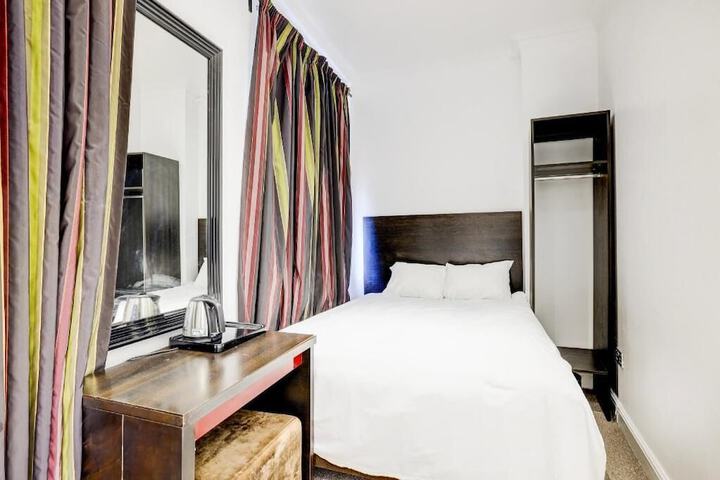 Room 4 of 37