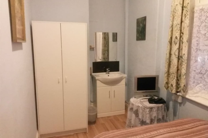 Room 8 of 34