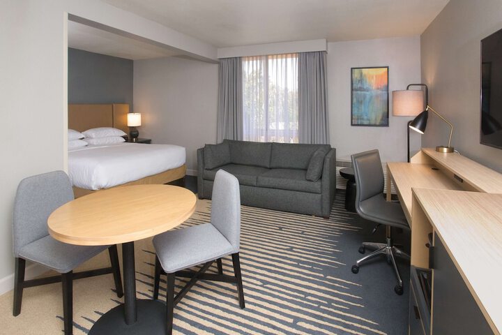 1 King Bed (3 of 22)
