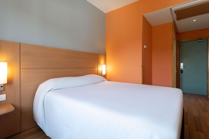 Room 17 of 162