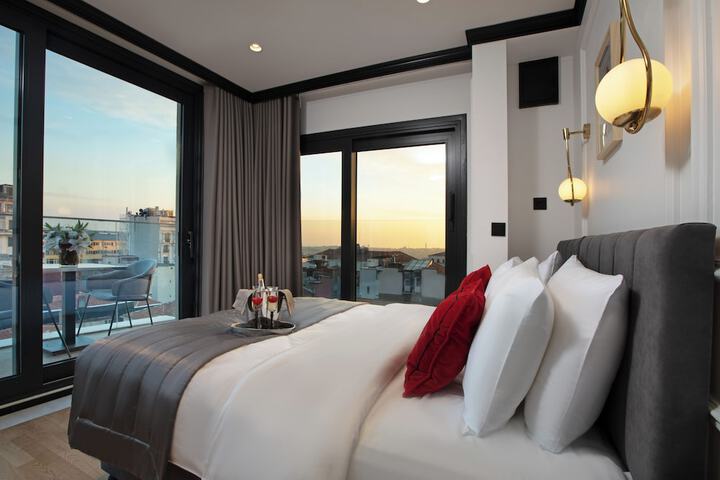 Room 7 of 43