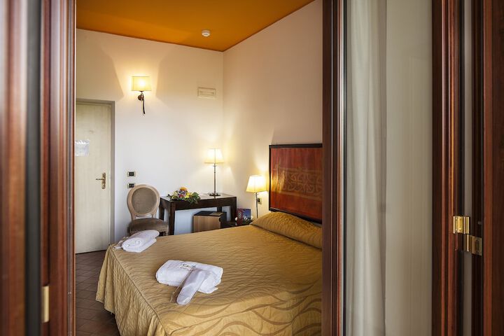 Room 17 of 100