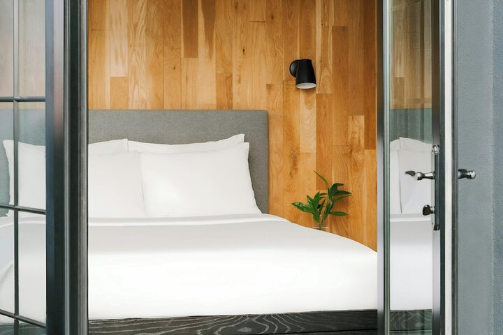 Room 15 of 32
