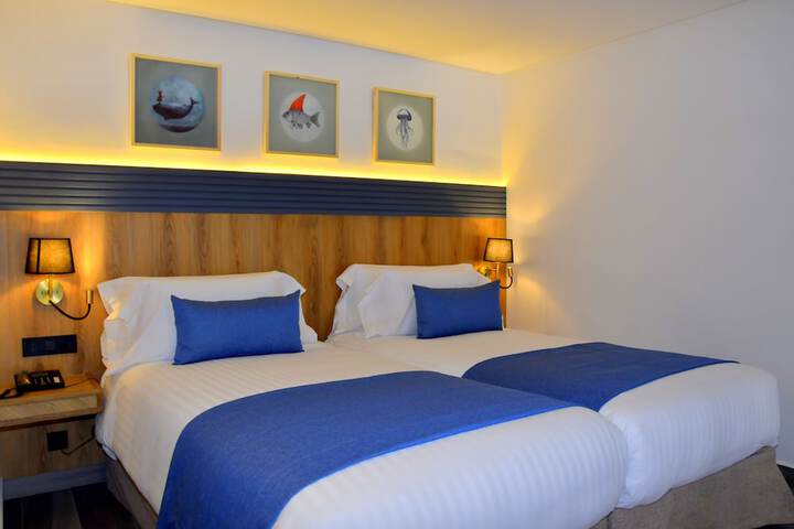Room 25 of 132