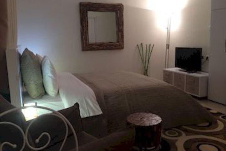 Room 10 of 12