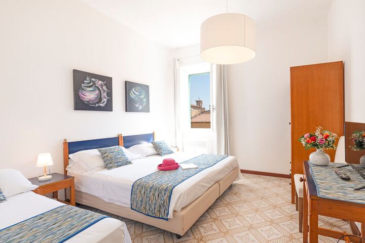 Room 5 of 33