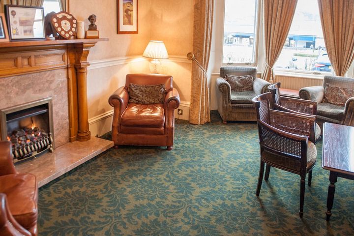 Lounge 103 of 116