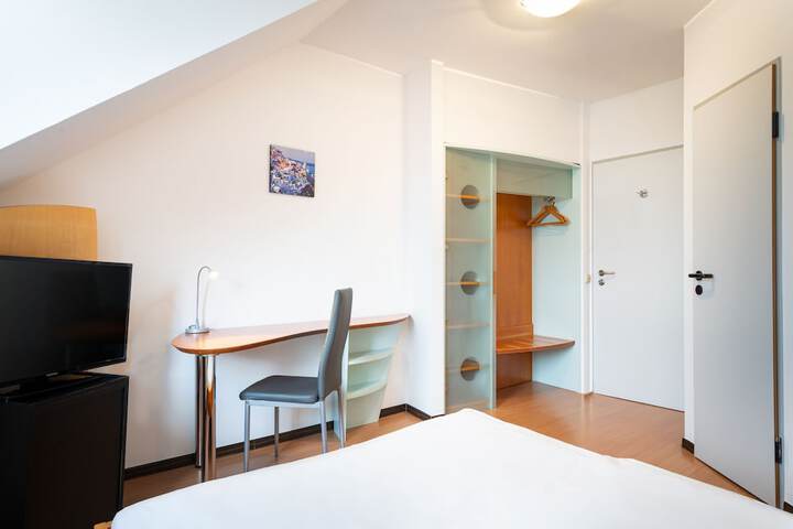 Room 5 of 24