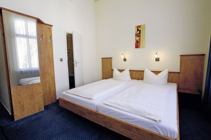 Room 15 of 51