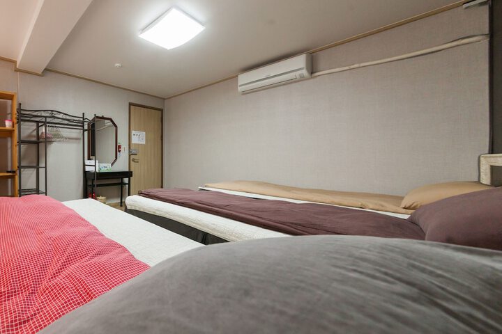 Room 2 of 43