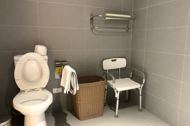 Room 64 of 120