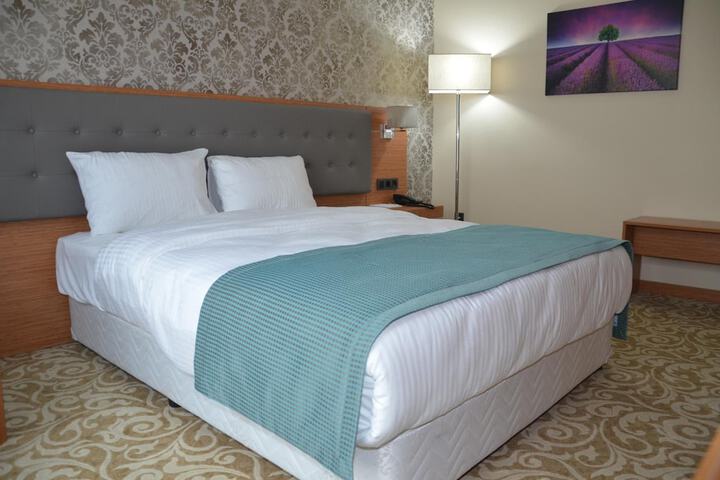 Room 16 of 62