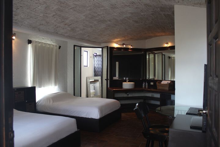 Room 10 of 66