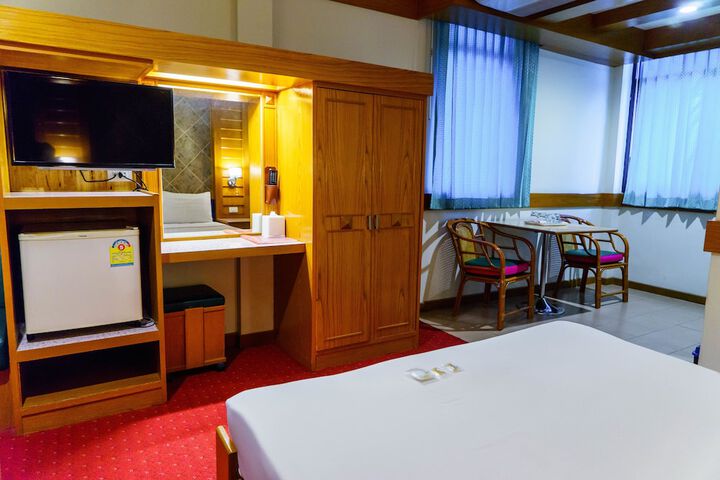 Room 13 of 74