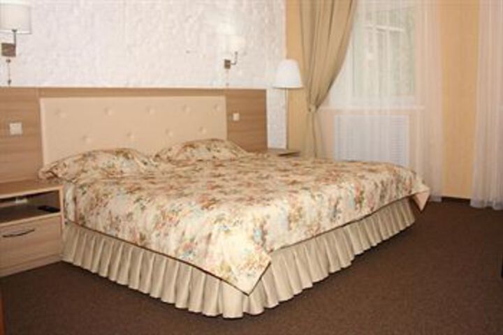 Room 13 of 33