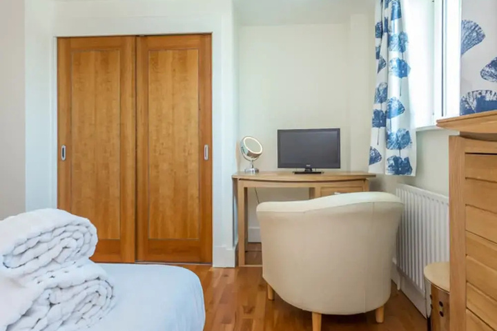 Room 3 of 16