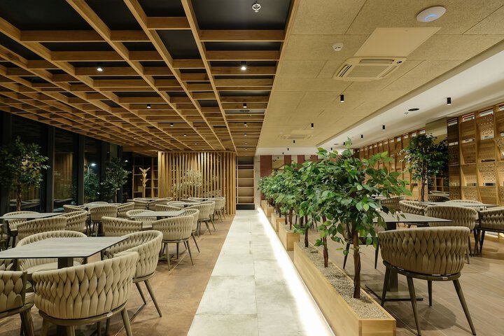 Dining 73 of 103