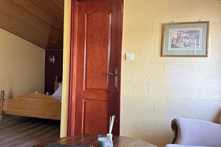 Room 37 of 83