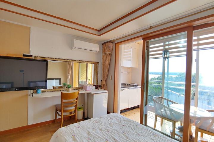 Room 28 of 46