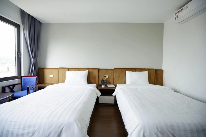 Room 6 of 24