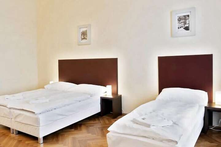 Room 3 of 19