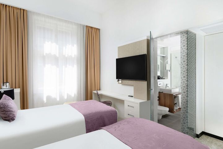 Room 37 of 101