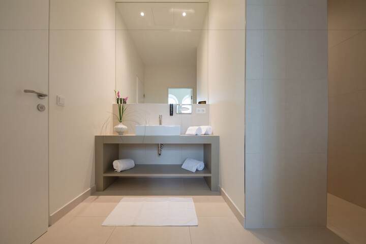 Room 20 of 37