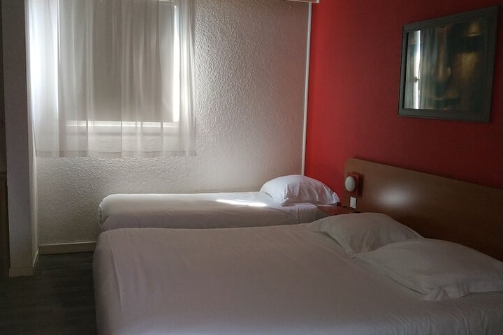 Room 9 of 42