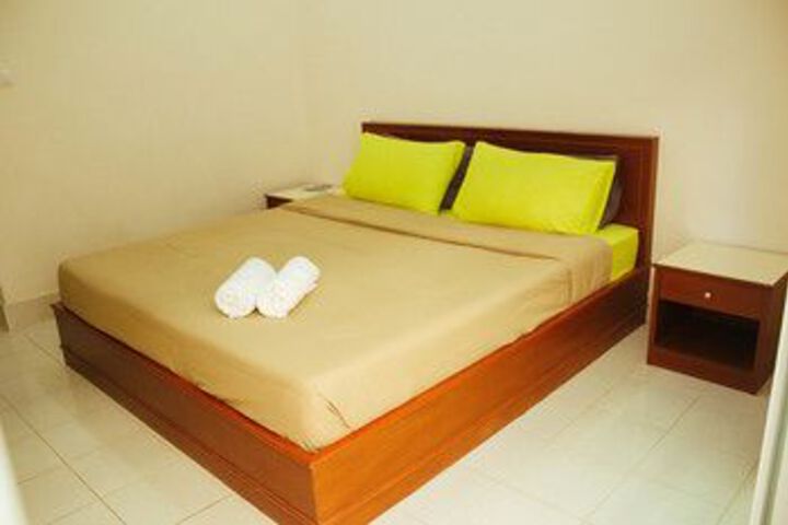 Room 12 of 28