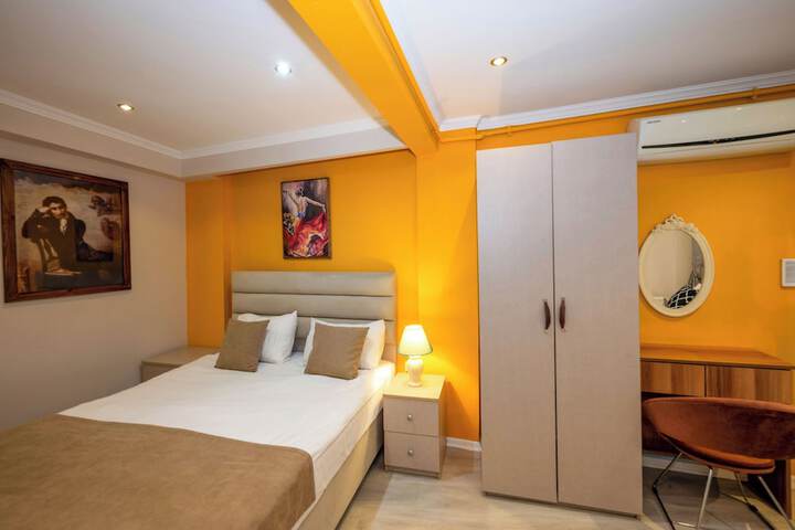 Room 6 of 158