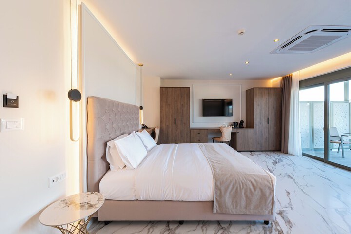 Room 52 of 187