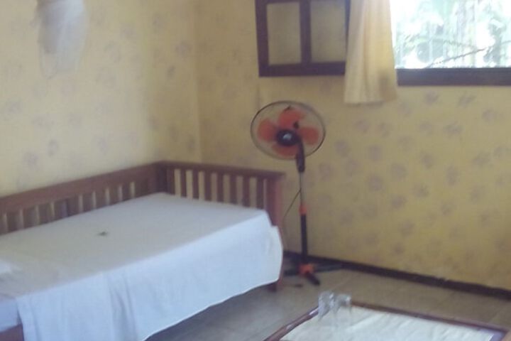 Room 7 of 32