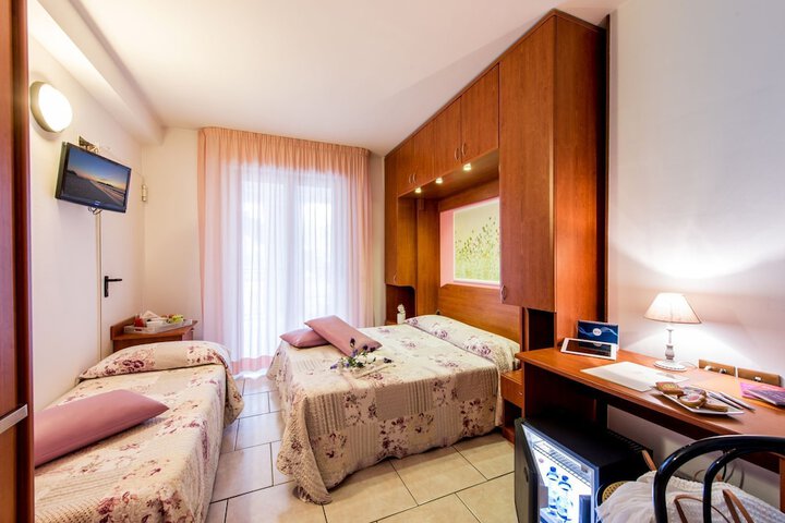 Room 9 of 27
