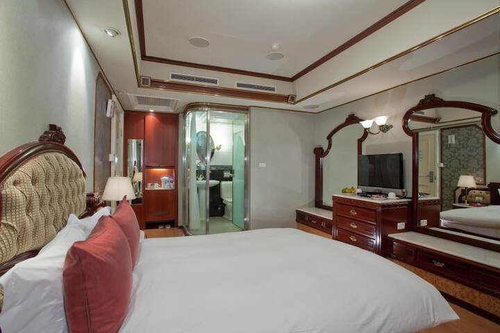 Room 14 of 40