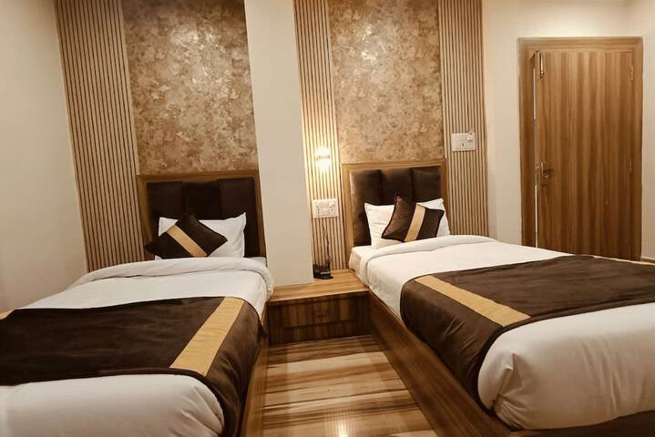 Room 10 of 36