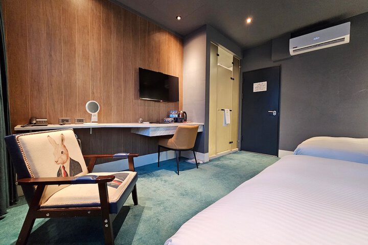 Room 11 of 49