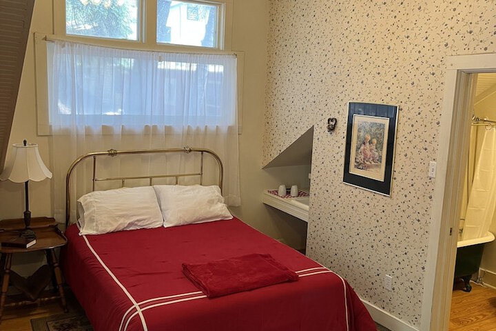 Room 6 of 42