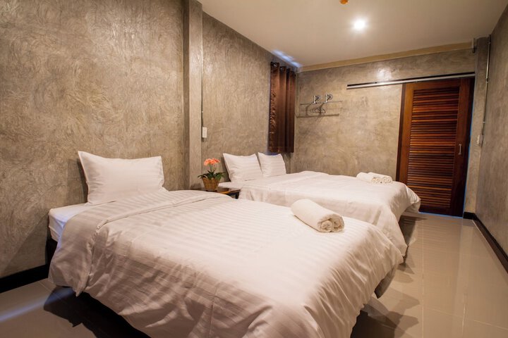 Room 8 of 36