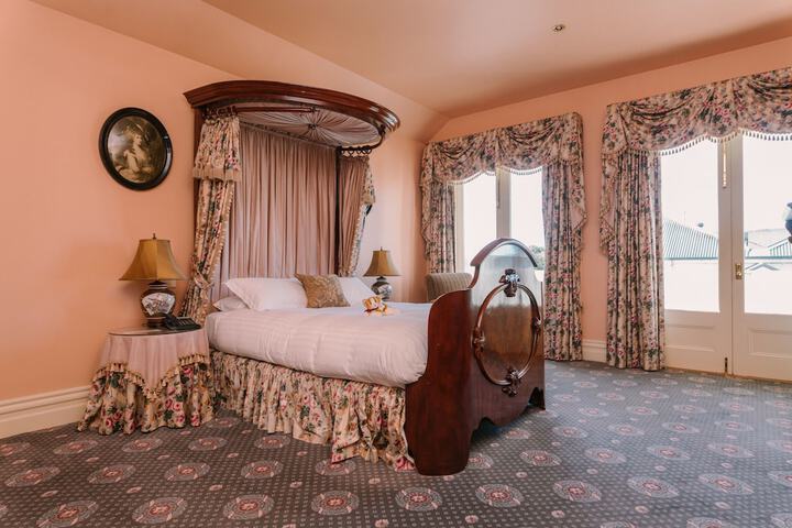 Room 12 of 91