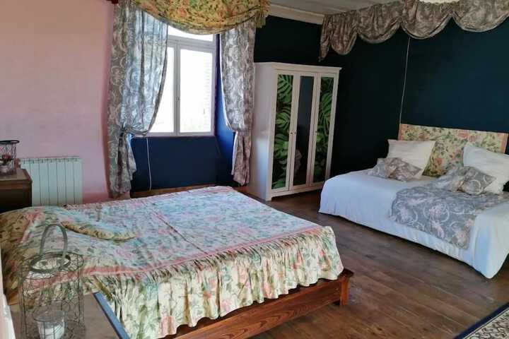 Room 27 of 76