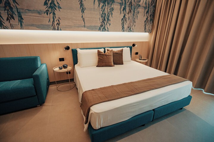 Room 16 of 107