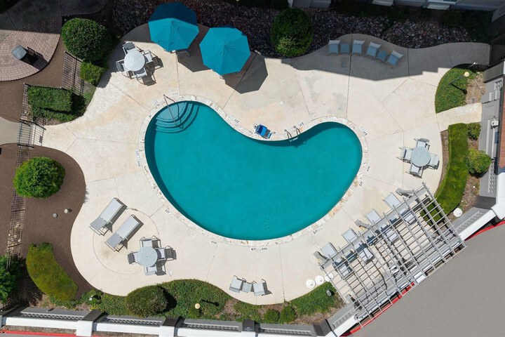 Pool 30 of 48