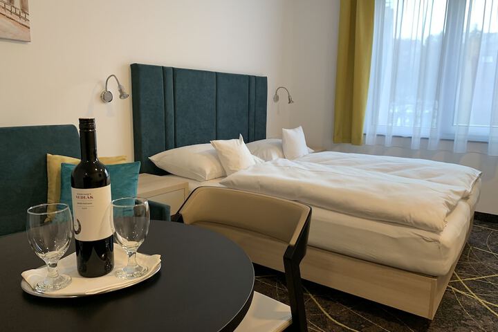 Room 7 of 37