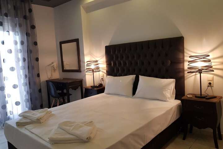 Room 10 of 32