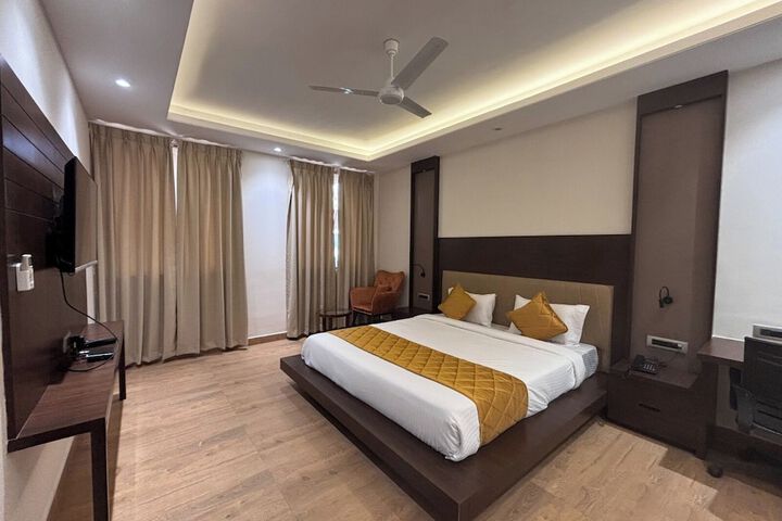 Room 8 of 20