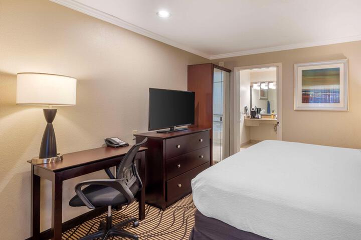 2 Queen Beds (9 of 21)