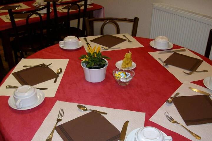 Dining 52 of 77